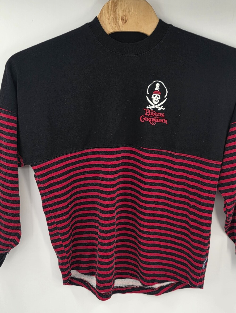 Disneyland Disney Pirates of the Caribbean Striped Spirit Jersey Size Small